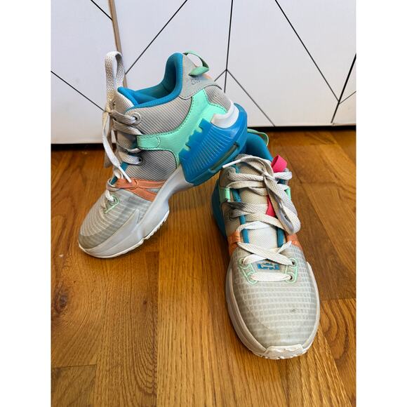 Nike LeBron Witness VII Kids 4.5 Gray Pink Cobblestone Neon Basketball Sneakers - Picture 1 of 12